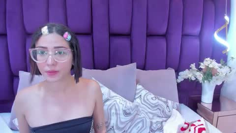 Snapshot of crystalstonee1 chatting on February 12, 2026, 10:27 pm Crystal online show from February 12, 2026, 10:27 pm