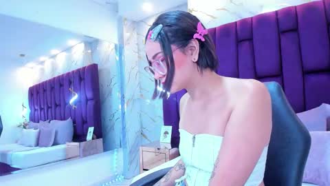 Snapshot of crystalstonee1 chatting on February 19, 2026, 9:00 pm Crystal online show from February 19, 2026, 9:00 pm