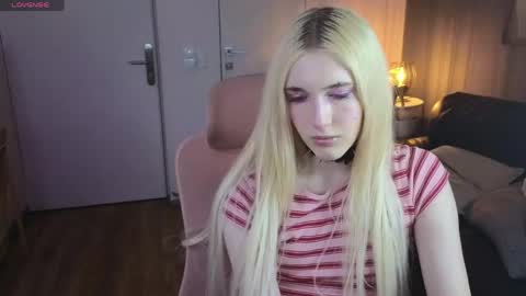 crystaltempt_ online show from April 30, 2026, 3:29 pm
