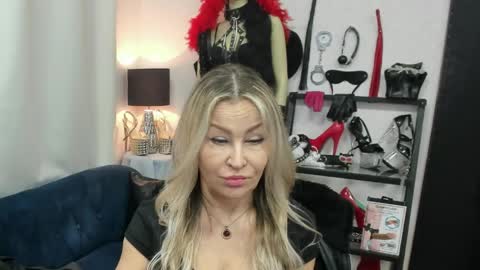 CrystalHotty online show from April 3, 2026, 4:43 am