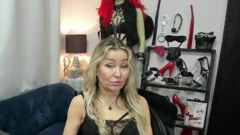 CrystalHotty online show from April 17, 2026, 5:43 am