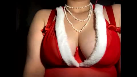 crystalyn777 online show from December 3, 2025, 2:15 pm