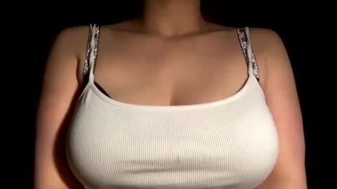 Snapshot of crystalyn777 chatting on April 13, 2026, 4:40 am crystalyn777 online show from April 13, 2026, 4:40 am