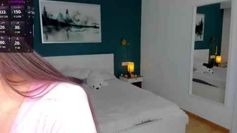 Silvia online show from November 29, 2025, 7:44 am