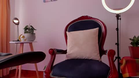 Snapshot of cuddlingbunnny chatting on December 2, 2024, 5:59 pm Leonela online show from December 2, 2024, 5:59 pm