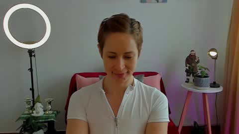 Snapshot of cuddlingbunnny chatting on December 7, 2024, 2:57 pm Leonela online show from December 7, 2024, 2:57 pm