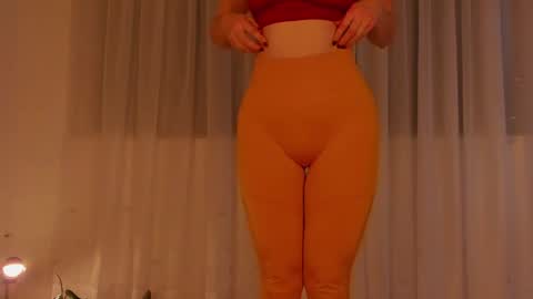 Snapshot of cuddlingbunnny chatting on December 9, 2024, 11:45 pm Leonela online show from December 9, 2024, 11:45 pm