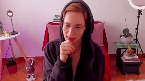 Snapshot of cuddlingbunnny chatting on December 24, 2024, 3:26 pm Leonela online show from December 24, 2024, 3:26 pm