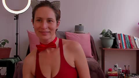 Snapshot of cuddlingbunnny chatting on January 26, 2025, 7:09 pm Leonela online show from January 26, 2025, 7:09 pm