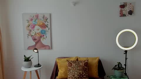 Snapshot of cuddlingbunnny chatting on February 16, 2025, 3:27 pm Leonela online show from February 16, 2025, 3:27 pm