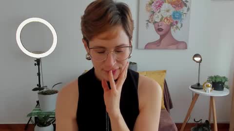 Snapshot of cuddlingbunnny chatting on February 28, 2025, 6:20 pm Leonela online show from February 28, 2025, 6:20 pm