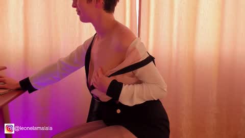 Snapshot of cuddlingbunnny chatting on March 9, 2025, 5:49 pm Leonela online show from March 9, 2025, 5:49 pm