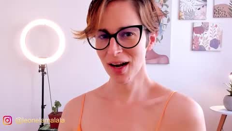 Snapshot of cuddlingbunnny chatting on September 14, 2025, 7:35 pm Leonela online show from September 14, 2025, 7:35 pm