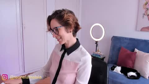 Snapshot of cuddlingbunnny chatting on November 4, 2025, 4:39 pm Leonela online show from November 4, 2025, 4:39 pm