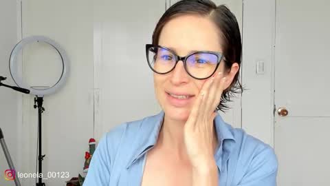 Snapshot of cuddlingbunnny chatting on December 17, 2025, 5:08 pm Leonela online show from December 17, 2025, 5:08 pm