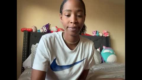 Snapshot of cum2charmxx chatting on September 13, 2025, 2:06 pm cum2charmxx online show from September 13, 2025, 2:06 pm