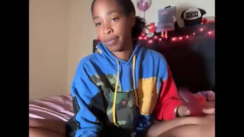 Snapshot of cum2charmxx chatting on October 11, 2025, 1:53 pm cum2charmxx online show from October 11, 2025, 1:53 pm