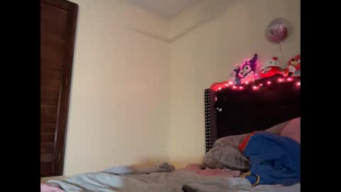 Snapshot of cum2charmxx chatting on October 12, 2025, 3:05 am cum2charmxx online show from October 12, 2025, 3:05 am