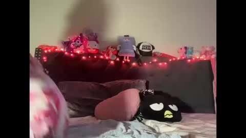 Snapshot of cum2charmxx chatting on October 17, 2025, 10:18 am cum2charmxx online show from October 17, 2025, 10:18 am