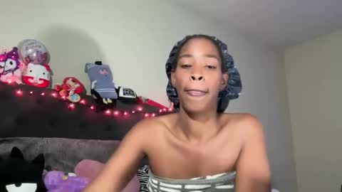 Snapshot of cum2charmxx chatting on October 22, 2025, 1:44 pm cum2charmxx online show from October 22, 2025, 1:44 pm