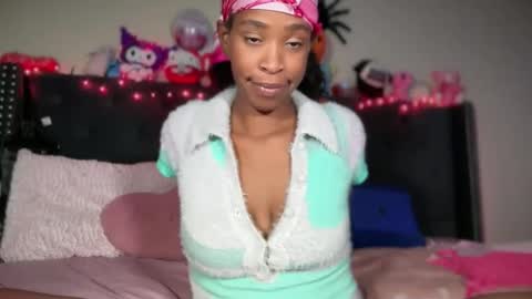 Snapshot of cum2charmxx chatting on October 28, 2025, 5:22 am cum2charmxx online show from October 28, 2025, 5:22 am