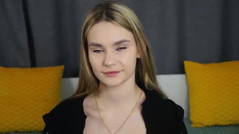 Naomi online show from October 20, 2025, 7:58 pm