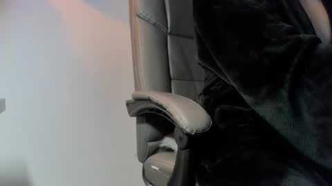 Snapshot of cum_gun_19 chatting on October 8, 2025, 7:00 pm cum gun online show from October 8, 2025, 7:00 pm