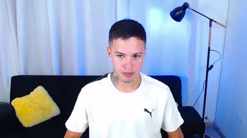 cumandres online show from April 14, 2026, 2:23 pm