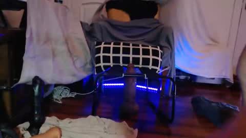 Snapshot of cumdumpslave2use chatting on April 27, 2026, 8:45 am Cumdumpslave2use online show from April 27, 2026, 8:45 am