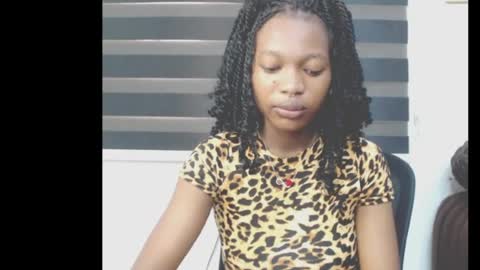 cumebony_petit online show from May 9, 2026, 6:40 am