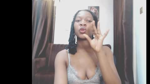 cumebony_petit online show from May 19, 2026, 6:53 am