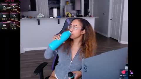 Snapshot of cumplzqueen chatting on July 1, 2026, 8:08 pm Nia Reese online show from July 1, 2026, 8:08 pm