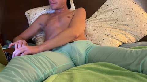 Snapshot of cumwatchmenut chatting on October 8, 2025, 11:35 pm cumwatchmenut online show from October 8, 2025, 11:35 pm