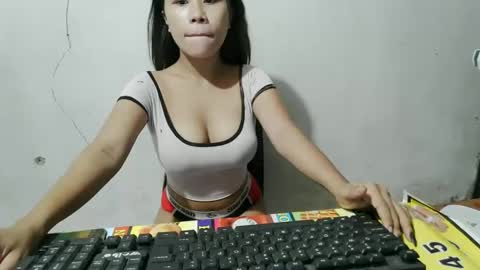 Snapshot of cumwhore4uxox chatting on April 19, 2026, 8:44 pm cumwhore4uxox online show from April 19, 2026, 8:44 pm