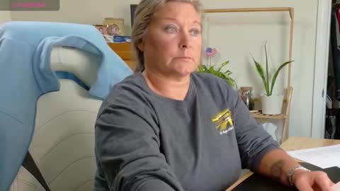 Snapshot of curiouscouple3143 chatting on January 5, 2026, 6:00 pm curious couple online show from January 5, 2026, 6:00 pm