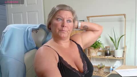 Snapshot of curiouscouple3143 chatting on February 10, 2026, 6:34 pm curious couple online show from February 10, 2026, 6:34 pm