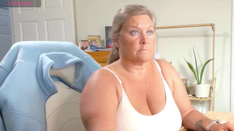 Snapshot of curiouscouple3143 chatting on February 11, 2026, 6:35 pm curious couple online show from February 11, 2026, 6:35 pm