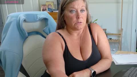 Snapshot of curiouscouple3143 chatting on February 16, 2026, 5:53 pm curious couple online show from February 16, 2026, 5:53 pm