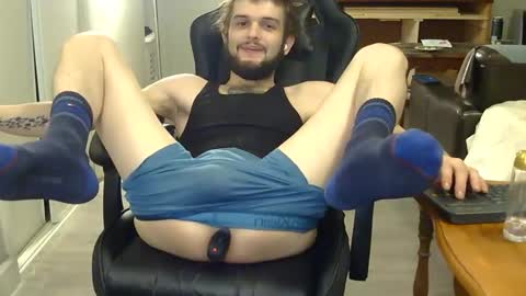 curiouss25 online show from March 31, 2026, 2:57 am