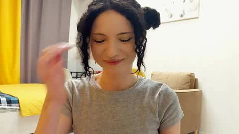 Kira online show from May 1, 2026, 11:31 pm