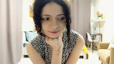 Kira online show from May 25, 2026, 11:44 pm