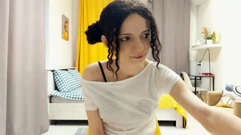 Kira online show from May 27, 2026, 12:40 am