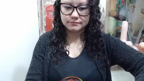 Vannesa online show from October 20, 2025, 6:52 pm