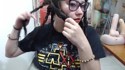 Vannesa online show from October 24, 2025, 6:48 pm