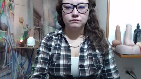 Snapshot of curly_greeneyed chatting on February 2, 2026, 7:23 pm Vannesa online show from February 2, 2026, 7:23 pm