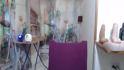 Snapshot of curly_greeneyed chatting on February 3, 2026, 7:30 pm Vannesa online show from February 3, 2026, 7:30 pm