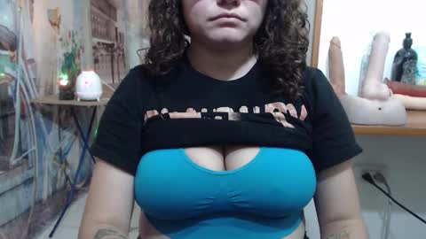 Snapshot of curly_greeneyed chatting on February 4, 2026, 8:14 pm Vannesa online show from February 4, 2026, 8:14 pm