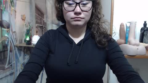 Snapshot of curly_greeneyed chatting on February 9, 2026, 8:57 pm Vannesa online show from February 9, 2026, 8:57 pm