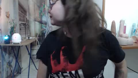 Snapshot of curly_greeneyed chatting on February 13, 2026, 7:10 pm Vannesa online show from February 13, 2026, 7:10 pm