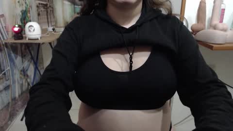 Snapshot of curly_greeneyed chatting on February 16, 2026, 9:55 pm Vannesa online show from February 16, 2026, 9:55 pm